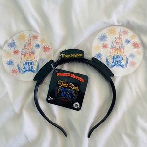 NWT Magic Kingdom Disney light up ears